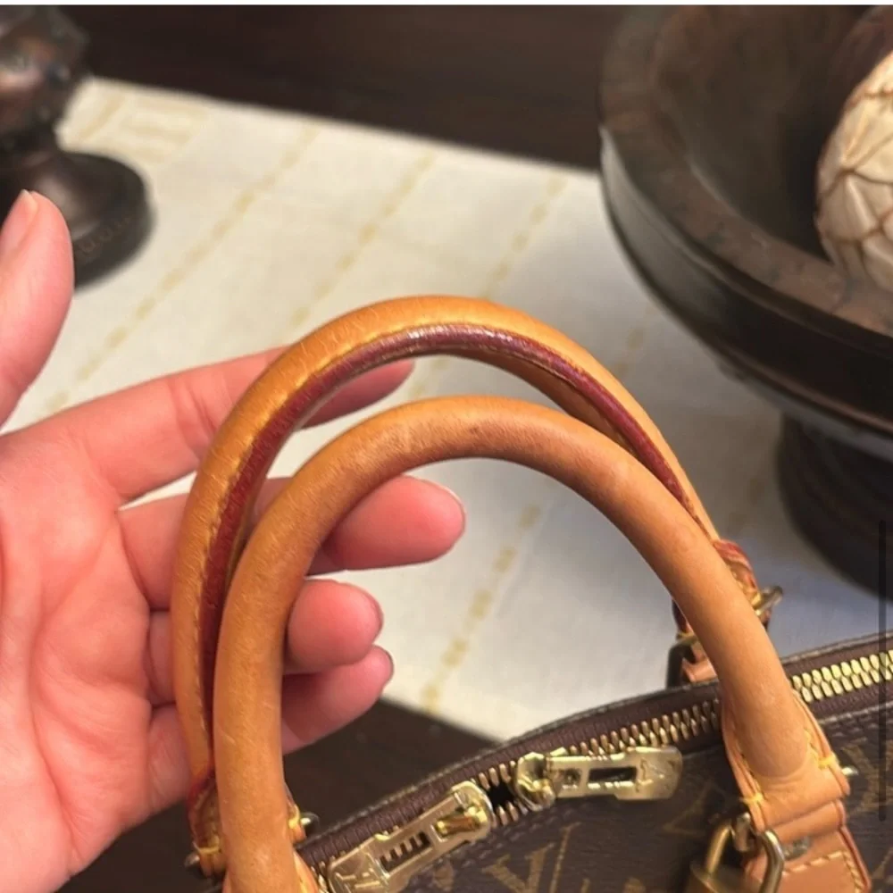 Louis Vuitton AlmaMonogram Handbag